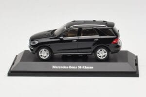 Mercedes M-Class W166 Obsidian Black Metallic Minichamps 1:43 B66960060 Fém