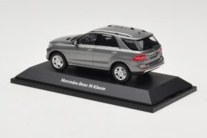 Mercedes M-Class W166 Palladium Silver Metallic Minichamps 1:43 B66960061 Fém – 3. kép a 4-ből