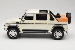 Mercedes Maybach G650 Landaulet W463 Fehér Schuco 1:18 450017800 Fém – 3. kép a 6-ből