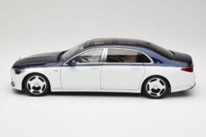 Mercedes Maybach S-Class Z223 Nautical Blue Diamond White Almost Real 1:18 820126 Fém – 4. kép a 8-ből