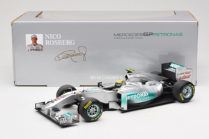 Mercedes MGP W02 #8 N. Rosberg Mercedes GP Showcar 2011 Minichamps 1:18 110110078 Fém – 7. kép a 7-ből
