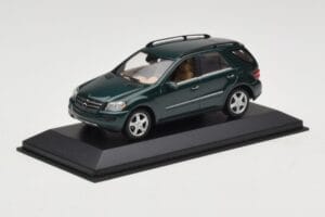 Mercedes ML 500 W164 Sötétzöld Minichamps 1:43 400034500 Fém – 2. kép a 4-ből