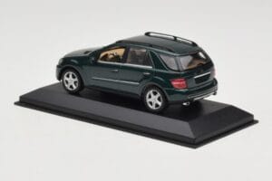 Mercedes ML 500 W164 Sötétzöld Minichamps 1:43 400034500 Fém – 3. kép a 4-ből