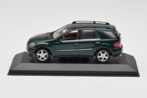 Mercedes ML 500 W164 Sötétzöld Minichamps 1:43 400034500 Fém