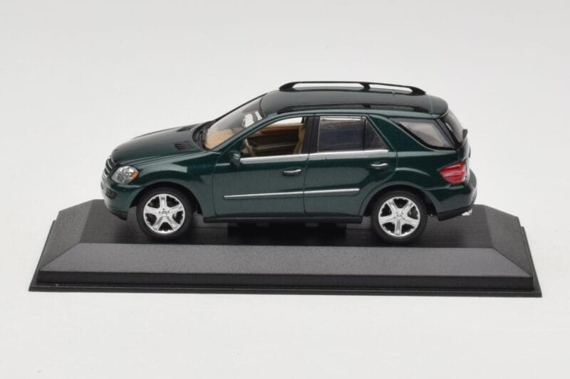 Mercedes ML 500 W164 Sötétzöld Minichamps 1:43 400034500 Fém