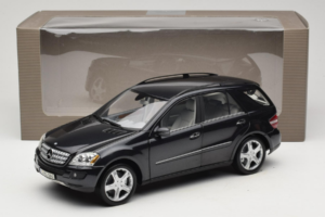 Mercedes ML W164 Obsidian Black Márkakereskedői Kiadás Minichamps 1:18 B66962321 Fém – 8. kép a 8-ből