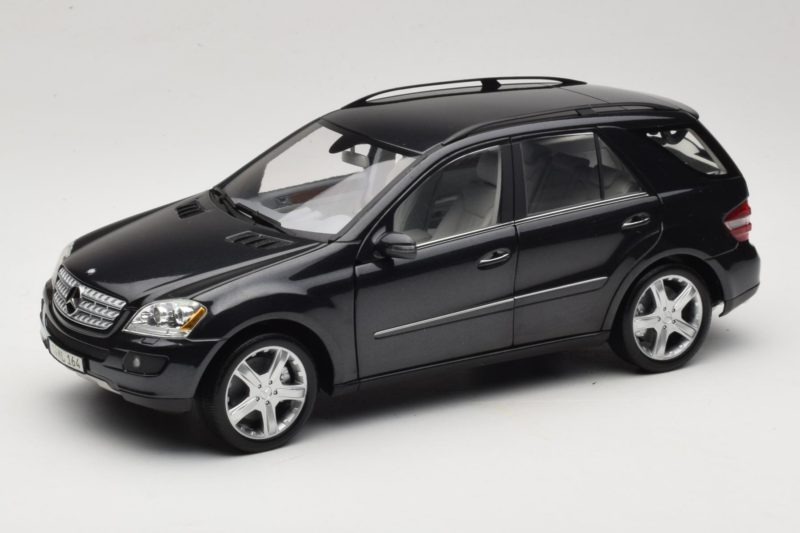 Mercedes ML W164 Obsidian Black Márkakereskedői Kiadás Minichamps 1:18 B66962321 Fém