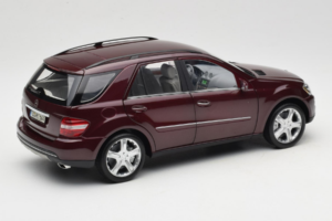Mercedes ML W164 Red Metallic Minichamps 1:18 150034500 Fém – 3. kép a 8-ből