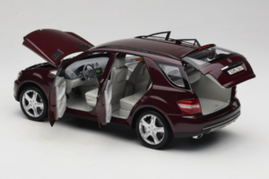 Mercedes ML W164 Red Metallic Minichamps 1:18 150034500 Fém – 5. kép a 8-ből