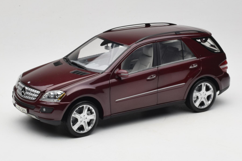 Mercedes ML W164 Red Metallic Minichamps 1:18 150034500 Fém