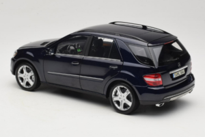 Mercedes ML W164 Tanzanite Blue Márkakereskedői Kiadás Minichamps 1:18 B66962322 Fém – 7. kép a 8-ből