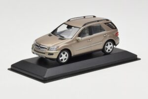 Mercedes ML W164 Réz Metál Minichamps 1:43 ML002 Fém – 2. kép a 4-ből