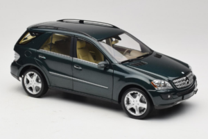Mercedes ML W164 Green Metallic Minichamps 1:18 150034502 Fém – 6. kép a 8-ből