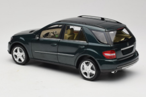 Mercedes ML W164 Green Metallic Minichamps 1:18 150034502 Fém – 7. kép a 8-ből