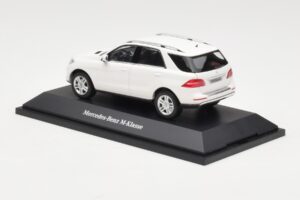 Mercedes ML W166 Calcit White Minichamps 1:43 B66960062 Fém – 3. kép a 4-ből