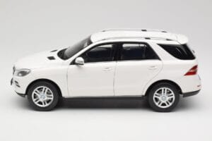 Mercedes ML W166 Fehér Minichamps 1:18 100030101 Fém – 4. kép a 8-ből