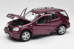 Mercedes ML55 AMG W163 Lila Maisto 1:18 31876 Fém – 2. kép a 8-ből