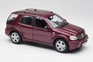 Mercedes ML55 AMG W163 Lila Maisto 1:18 31876 Fém – 6. kép a 8-ből