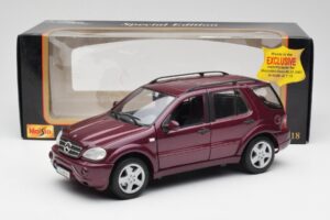 Mercedes ML55 AMG W163 Lila Maisto 1:18 31876 Fém – 8. kép a 8-ből