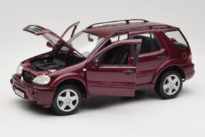 Mercedes ML55 AMG W163 Piros Maisto 1:18 50348 Fém – 2. kép a 8-ből