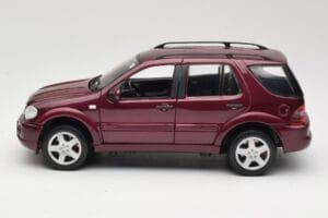 Mercedes ML55 AMG W163 Piros Maisto 1:18 50348 Fém – 4. kép a 8-ből