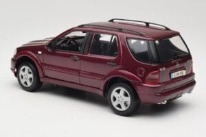 Mercedes ML55 AMG W163 Piros Maisto 1:18 50348 Fém – 7. kép a 8-ből