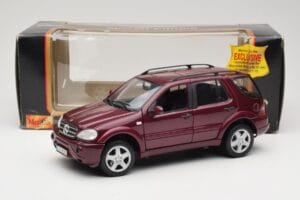 Mercedes ML55 AMG W163 Piros Maisto 1:18 50348 Fém – 8. kép a 8-ből