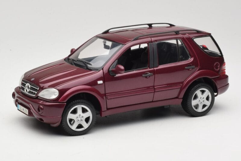 Mercedes ML55 AMG W163 Piros Maisto 1:18 50348 Fém