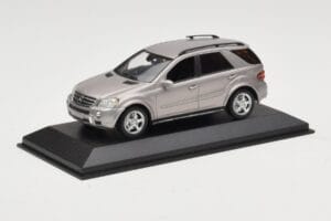 Mercedes ML63 AMG W164 Szürke Metallic Minichamps 1:43 400034570 Fém – 2. kép a 4-ből