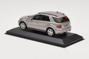 Mercedes ML63 AMG W164 Szürke Metallic Minichamps 1:43 400034570 Fém – 3. kép a 4-ből