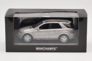 Mercedes ML63 AMG W164 Szürke Metallic Minichamps 1:43 400034570 Fém – 4. kép a 4-ből
