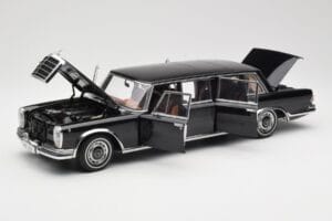 Mercedes 600 Pullman W100 Fekete AUTOart 1:18 76197 Fém – 2. kép a 8-ből