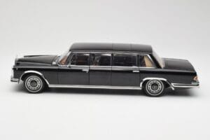 Mercedes 600 Pullman W100 Fekete AUTOart 1:18 76197 Fém – 4. kép a 8-ből