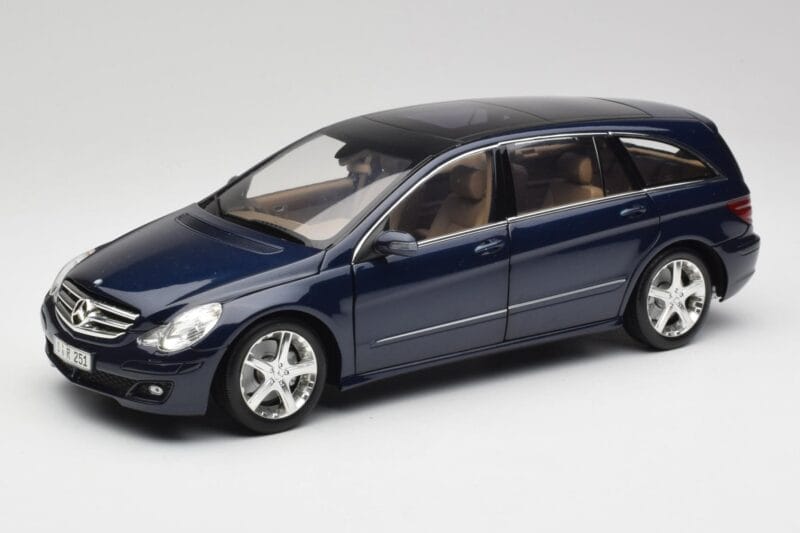 Mercedes R-Class W251 Tanzanit Kék Minichamps 1:18 150034600 Fém