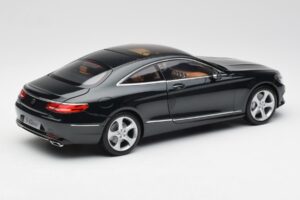Mercedes S-Class Coupe C217 Smaragd Zöld Metallic Norev 1:18 B66961244 Fém – 3. kép a 8-ből
