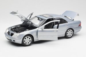 Mercedes S-Class W220 Világoskék Maisto 1:18 56050 Fém – 2. kép a 8-ből