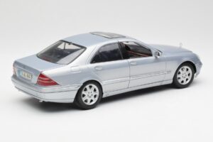 Mercedes S-Class W220 Világoskék Maisto 1:18 56050 Fém – 3. kép a 8-ből