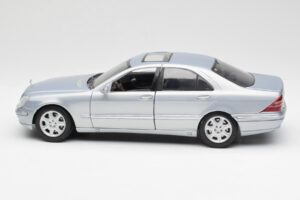 Mercedes S-Class W220 Világoskék Maisto 1:18 56050 Fém – 4. kép a 8-ből