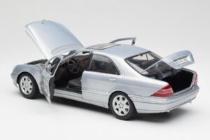Mercedes S-Class W220 Világoskék Maisto 1:18 56050 Fém – 5. kép a 8-ből
