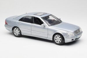 Mercedes S-Class W220 Világoskék Maisto 1:18 56050 Fém – 6. kép a 8-ből