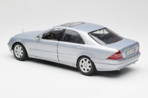Mercedes S-Class W220 Világoskék Maisto 1:18 56050 Fém – 7. kép a 8-ből
