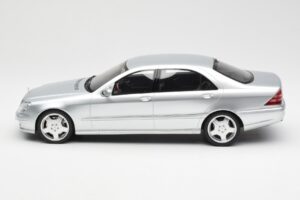 Mercedes AMG S55 W220 Ezüst Otto 1:18 OT292 Gyanta – 3. kép a 6-ből