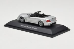 Mercedes SL 63 AMG R230 Silver Metallic Minichamps 1:43 B66960018 Fém – 3. kép a 4-ből