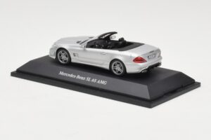 Mercedes SL 65 AMG R230 Ezüst Minichamps 1:43 B66960601 Fém – 3. kép a 4-ből