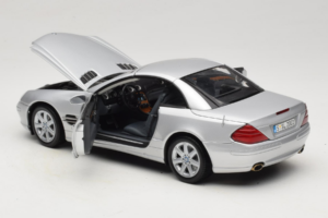 Mercedes SL R129 Ezüst Minichamps 1:18 B66962133 Fém – 7. kép a 10-ből