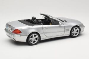 Mercedes SL R230 Ezüst Maisto 1:18 B66962125 Fém – 3. kép a 8-ből
