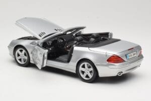 Mercedes SL R230 Ezüst Maisto 1:18 B66962125 Fém – 5. kép a 8-ből