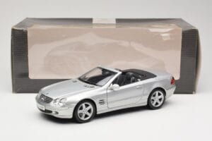 Mercedes SL R230 Ezüst Maisto 1:18 B66962125 Fém – 8. kép a 8-ből