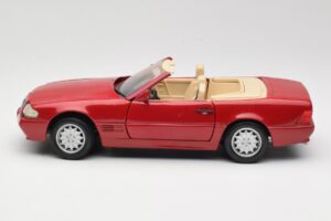 Mercedes SL500 R129 Piros Revell 1:18 08927 Fém – 4. kép a 8-ből