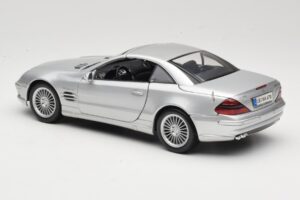 Mercedes SL55 AMG R230 Ezüst Maisto 1:18 36894 Fém – 7. kép a 8-ből